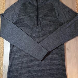Smartwool 100% Merino Wool-Gray with black detail LongSleeve Quarter-Zip Top